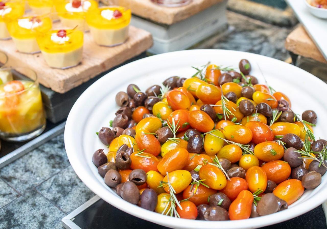 Hot Beach Resort Olímpia 외부 사진 Cherry tomatoes and olives